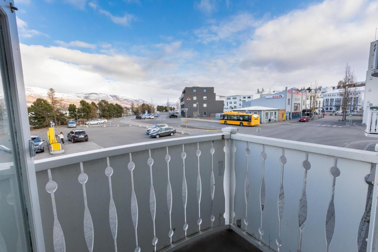 Central Apartment With Two Bedrooms And Balcony- Strandgata 9 Akureyri Kültér fotó
