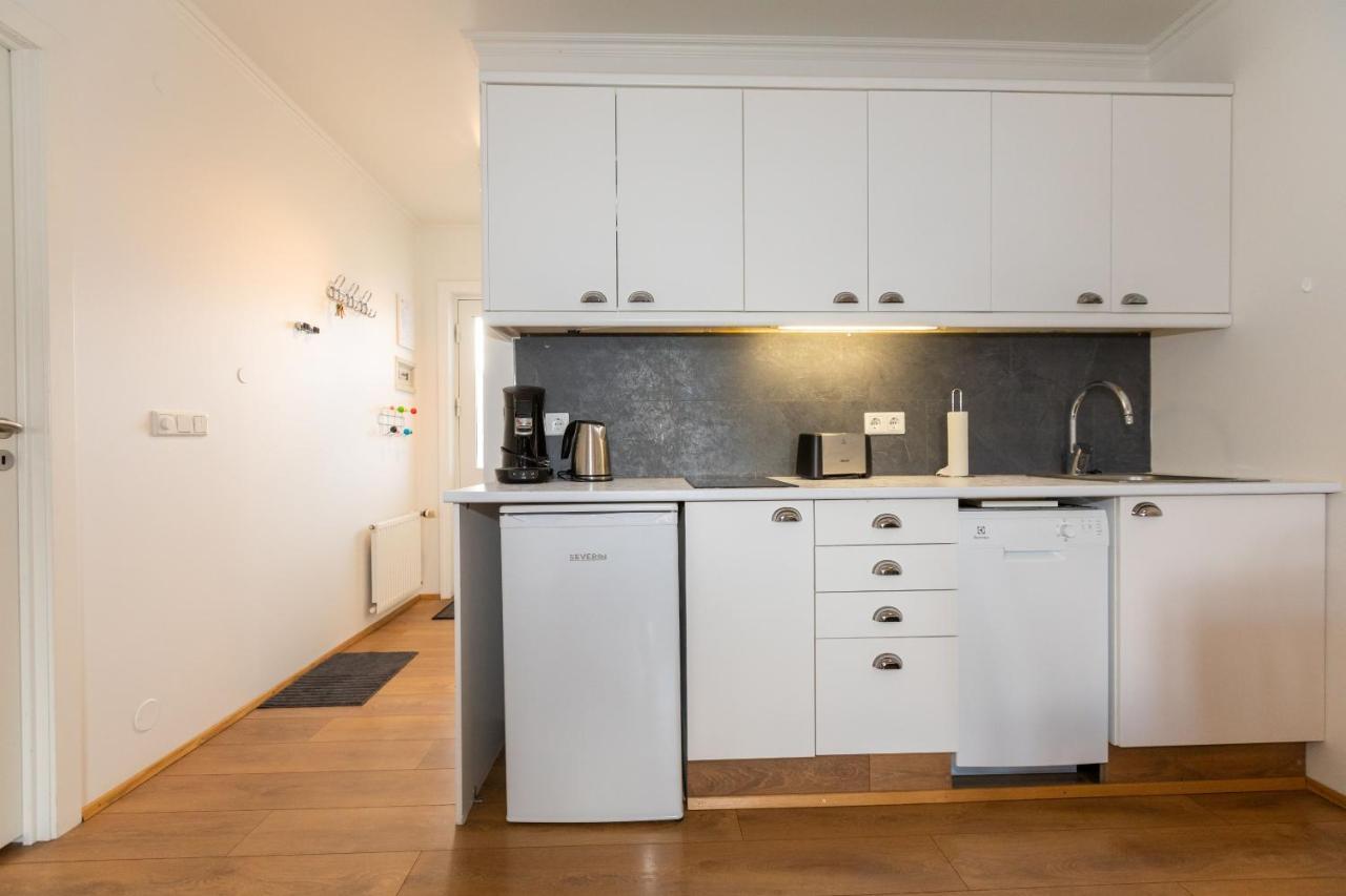 Central Apartment With Two Bedrooms And Balcony- Strandgata 9 Akureyri Kültér fotó